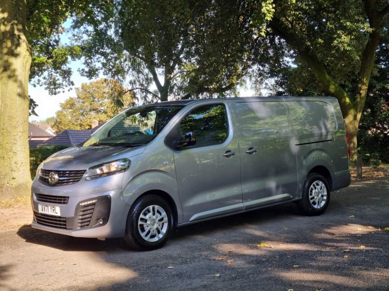 VAUXHALL VIVARO