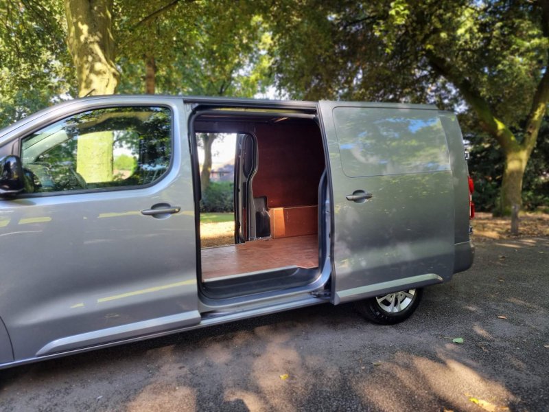 VAUXHALL VIVARO