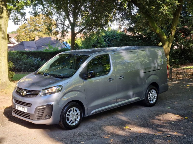 VAUXHALL VIVARO
