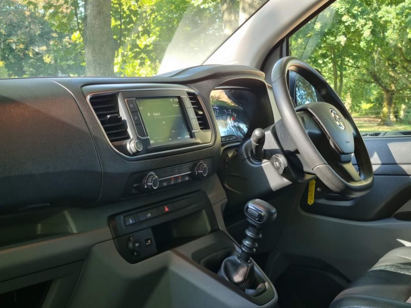 VAUXHALL VIVARO