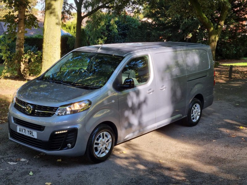 VAUXHALL VIVARO