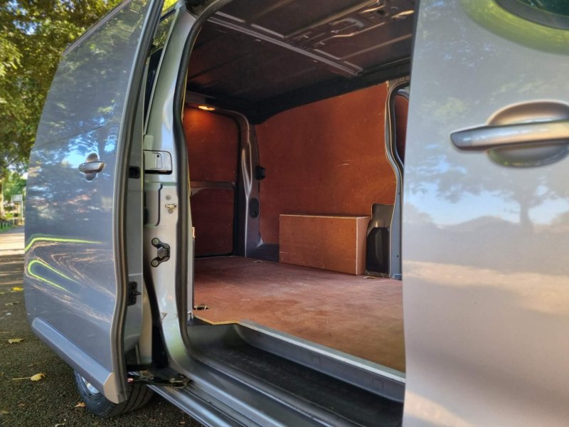 VAUXHALL VIVARO
