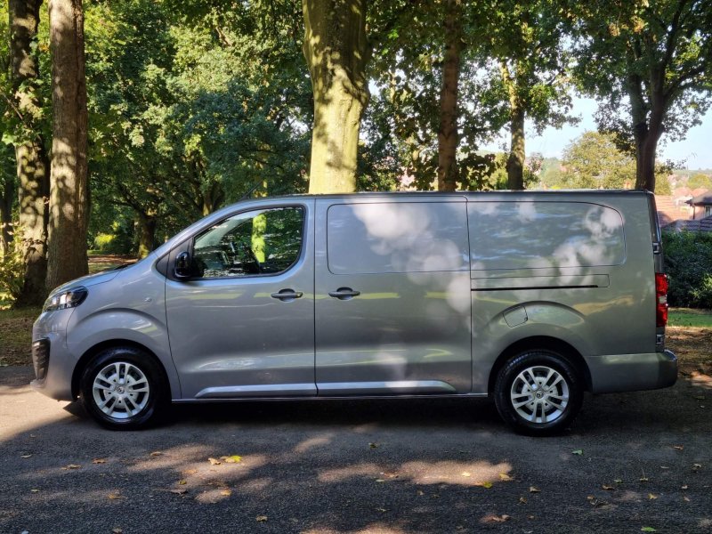 VAUXHALL VIVARO