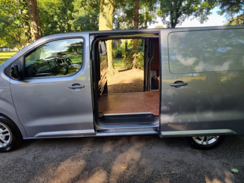 VAUXHALL VIVARO