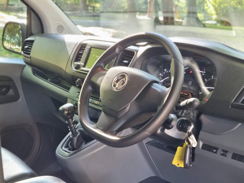 VAUXHALL VIVARO