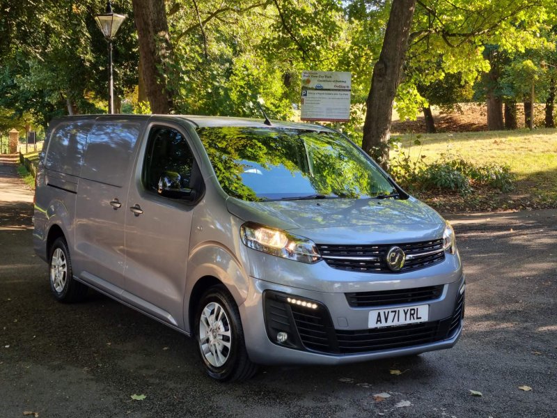 VAUXHALL VIVARO