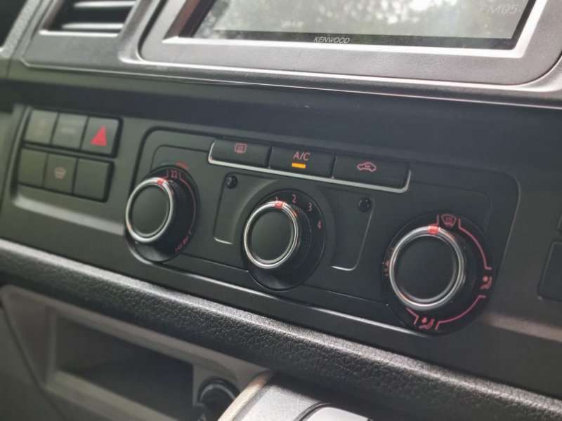 VOLKSWAGEN TRANSPORTER