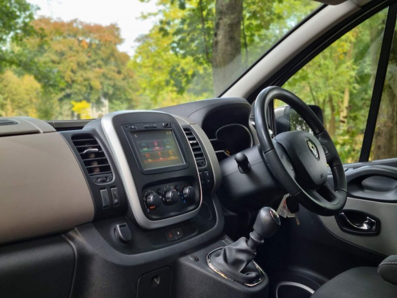RENAULT TRAFIC
