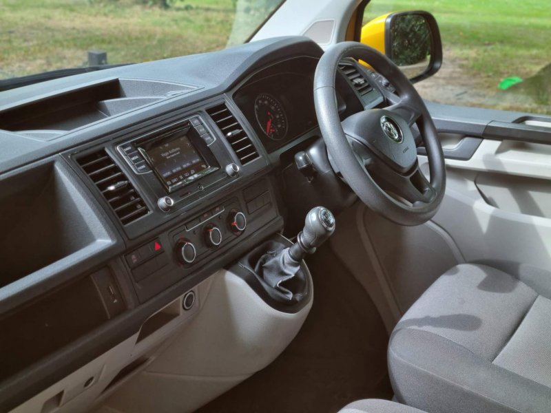 VOLKSWAGEN TRANSPORTER