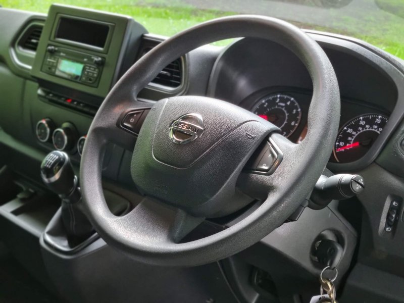 NISSAN NV400