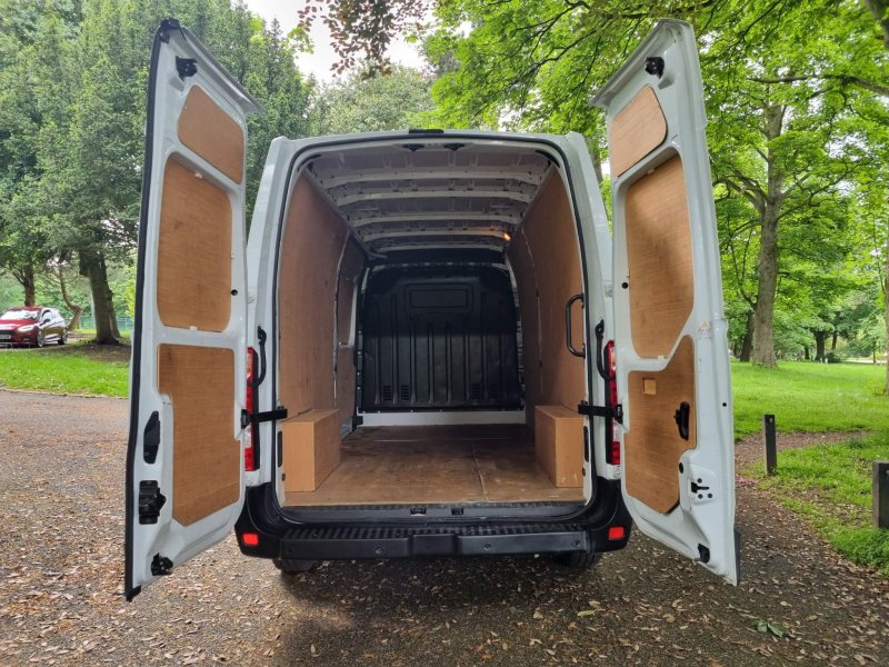 NISSAN NV400