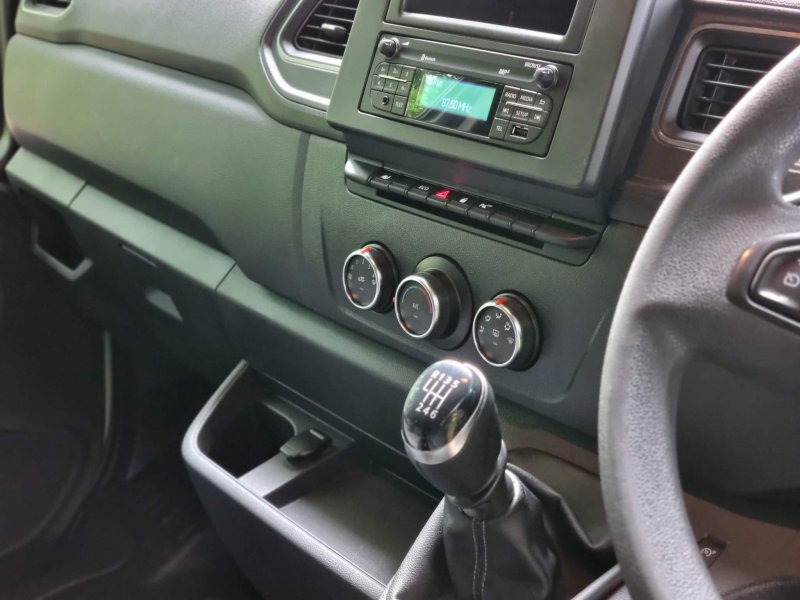 NISSAN NV400