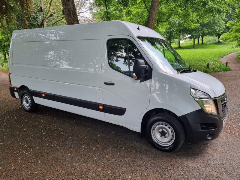 NISSAN NV400