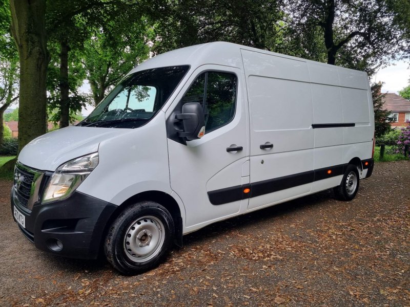NISSAN NV400