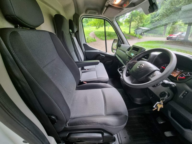 NISSAN NV400