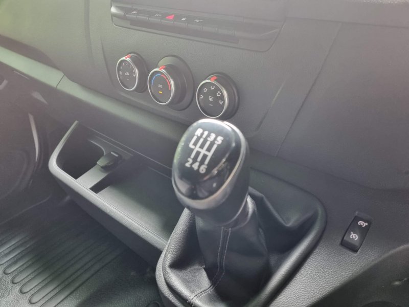 NISSAN NV400