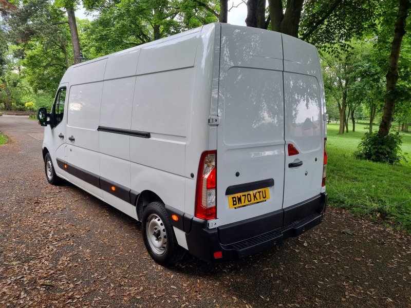 NISSAN NV400