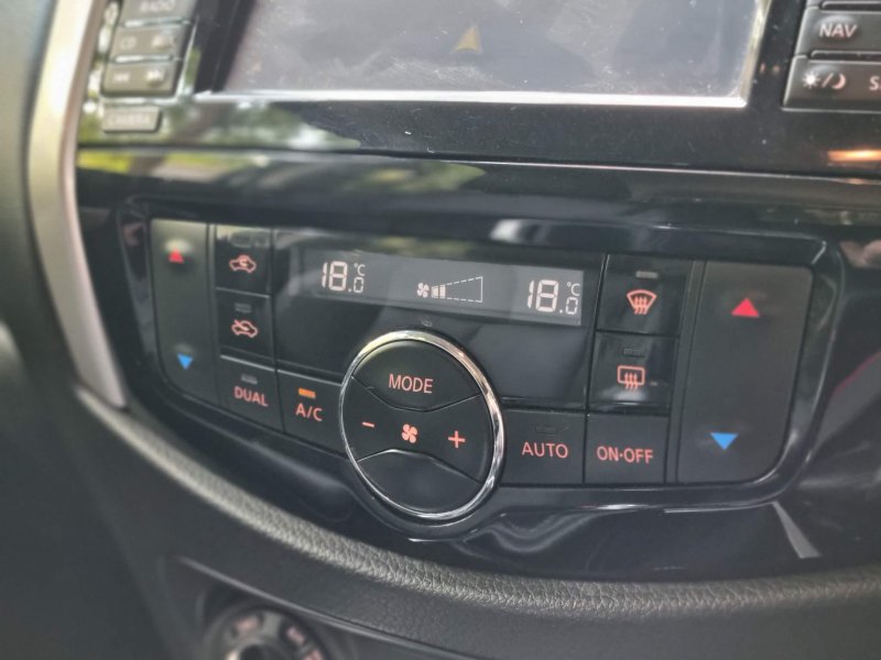 NISSAN NAVARA