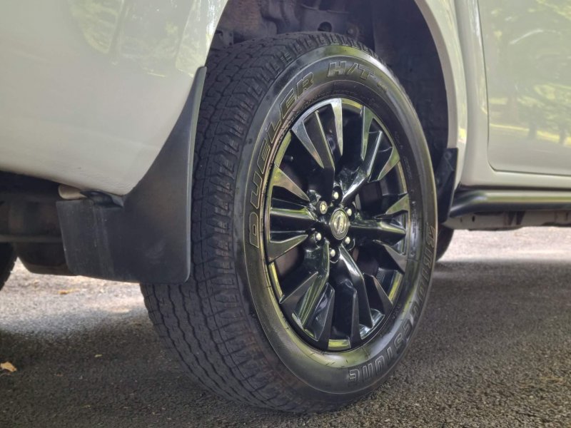 NISSAN NAVARA