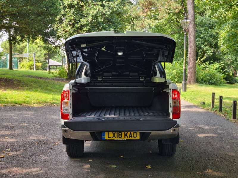 NISSAN NAVARA