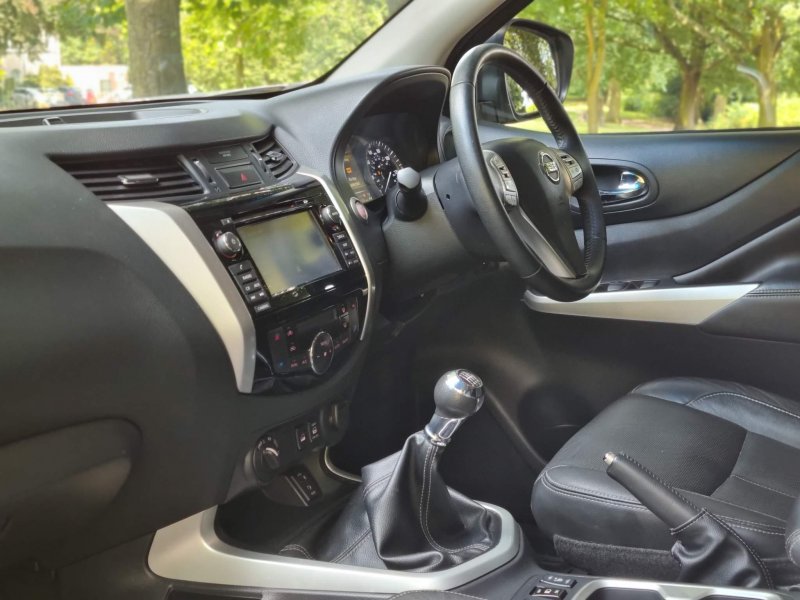NISSAN NAVARA