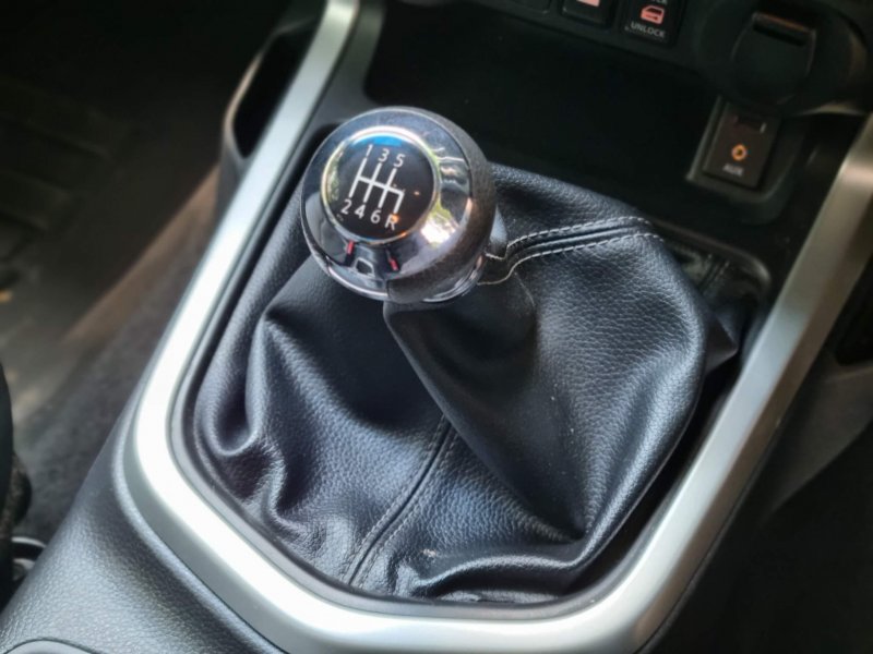 NISSAN NAVARA