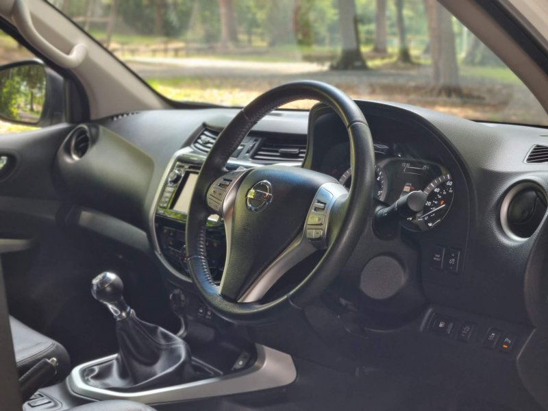 NISSAN NAVARA