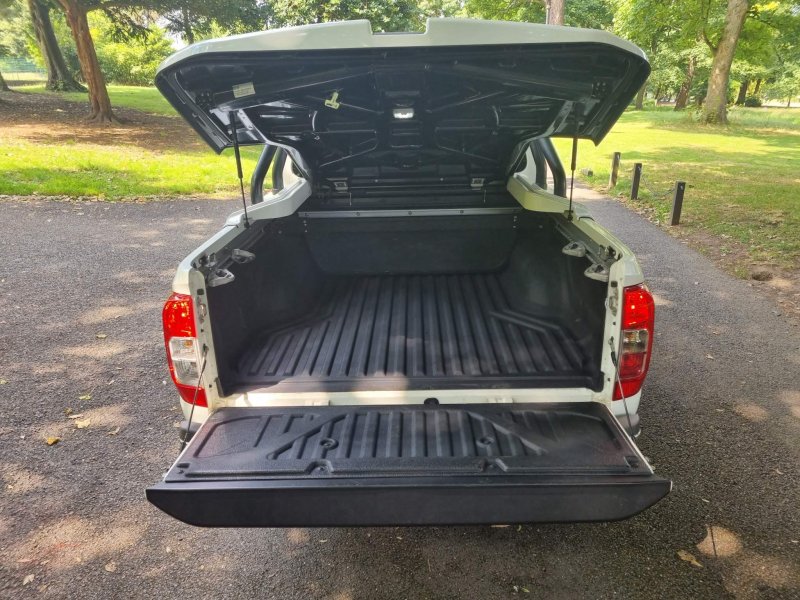 NISSAN NAVARA