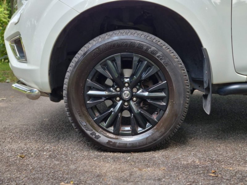 NISSAN NAVARA