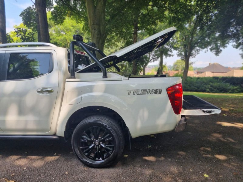 NISSAN NAVARA