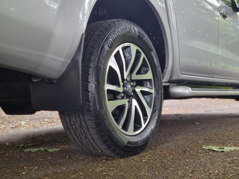 NISSAN NAVARA
