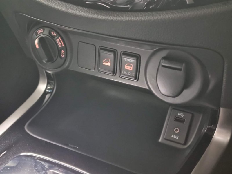 NISSAN NAVARA
