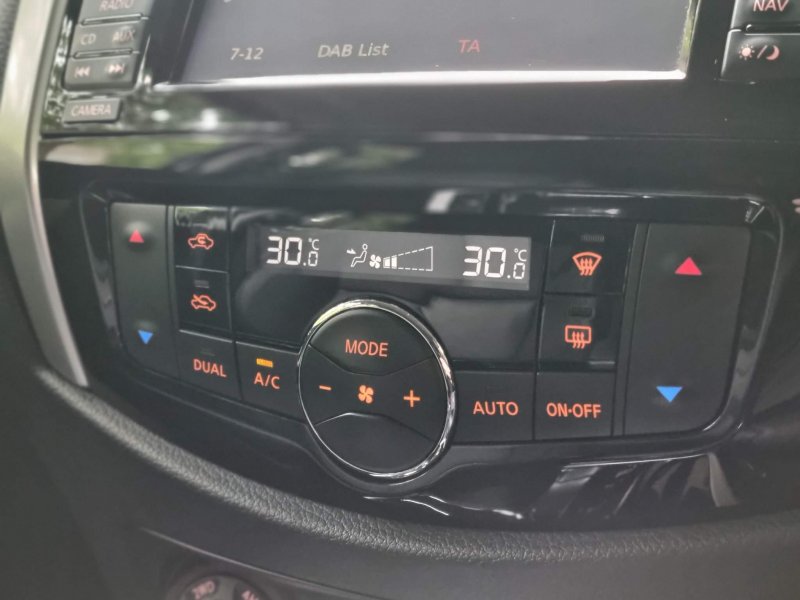 NISSAN NAVARA