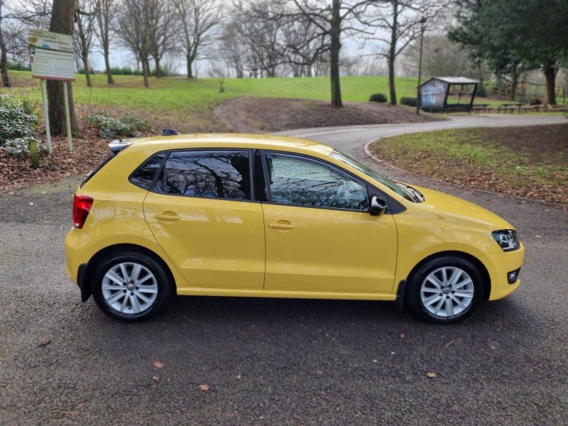 VOLKSWAGEN POLO