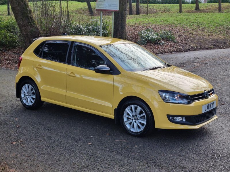 VOLKSWAGEN POLO
