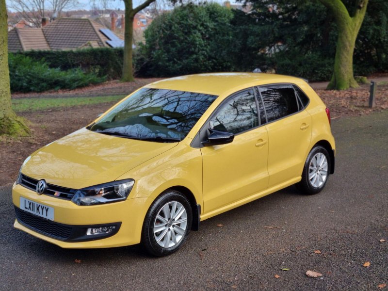 VOLKSWAGEN POLO