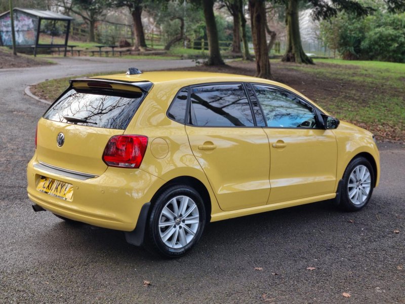 VOLKSWAGEN POLO