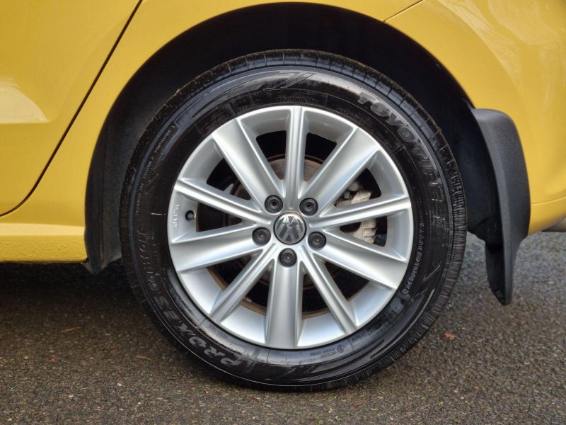 VOLKSWAGEN POLO
