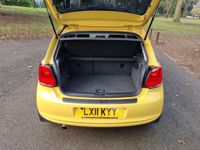 VOLKSWAGEN POLO
