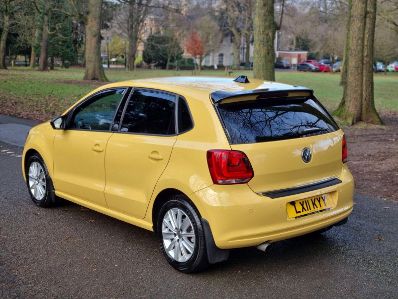 VOLKSWAGEN POLO