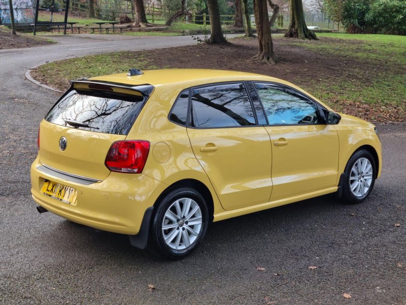 VOLKSWAGEN POLO