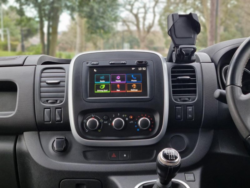 RENAULT TRAFIC
