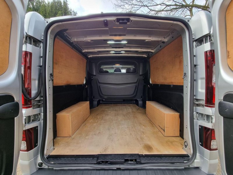 RENAULT TRAFIC