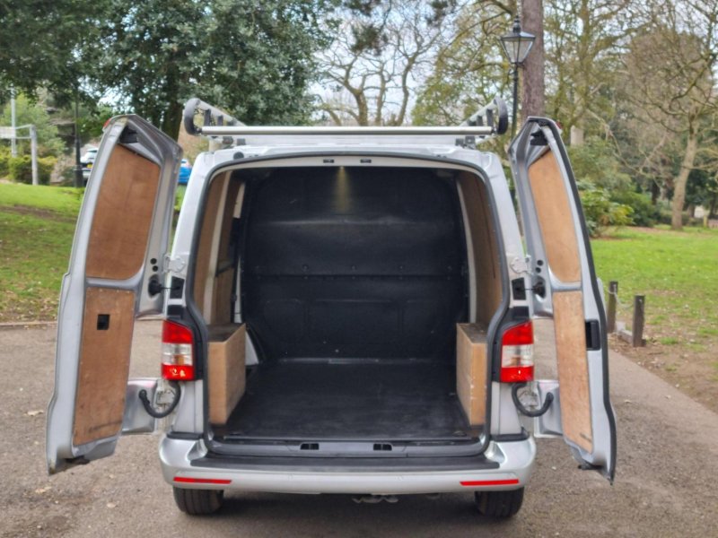 VOLKSWAGEN TRANSPORTER