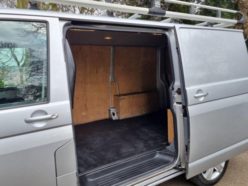VOLKSWAGEN TRANSPORTER