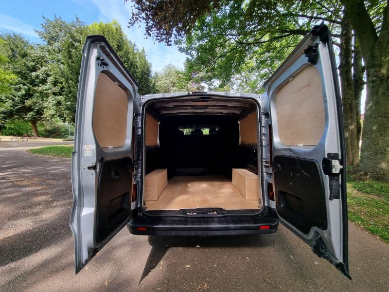 RENAULT TRAFIC