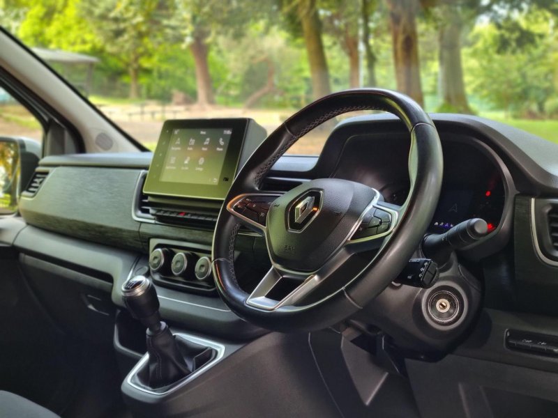 RENAULT TRAFIC
